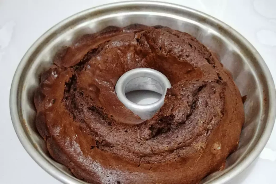 kalıp içerisnde kakaolu kek