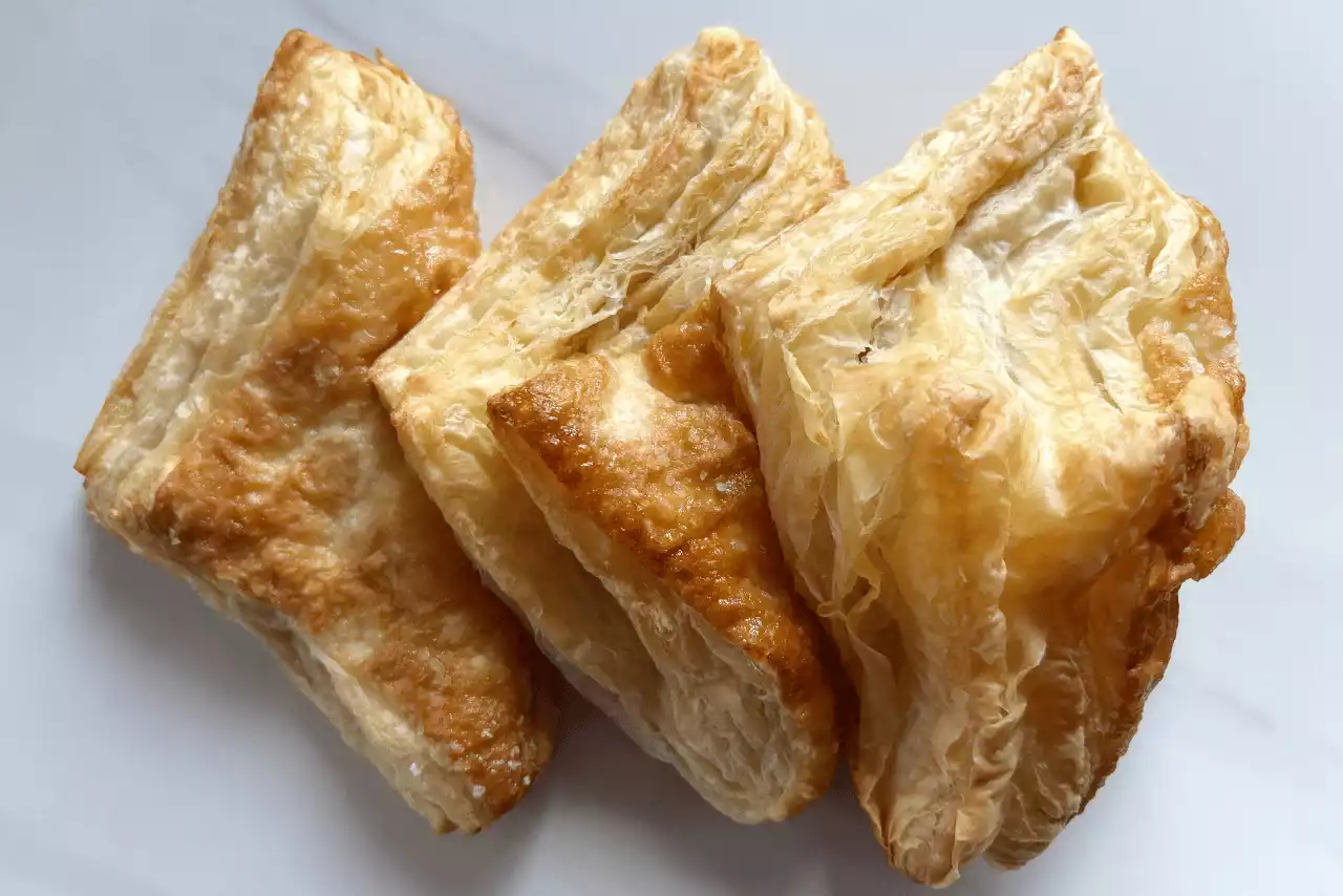 miföyden yapılmış üçgen börekler