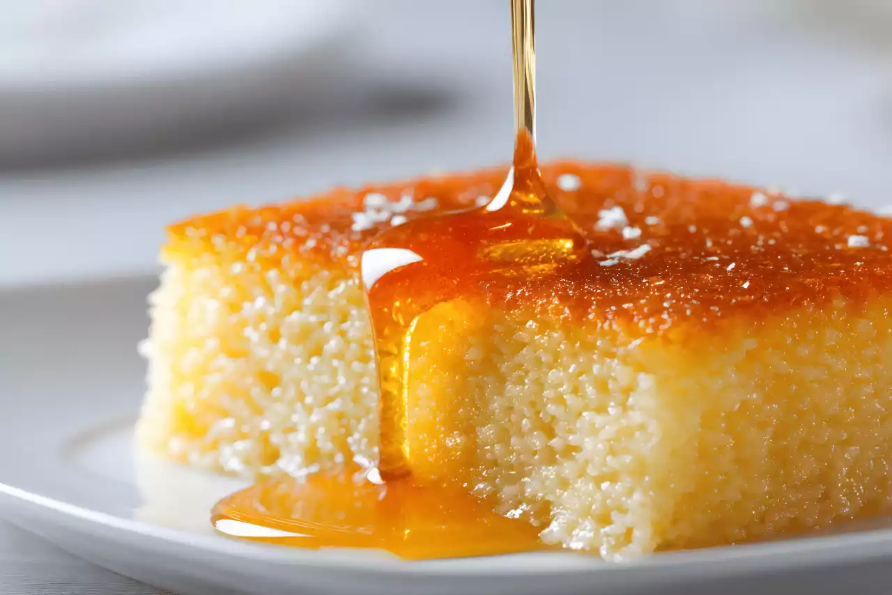 üzerinden şerbet akan revani