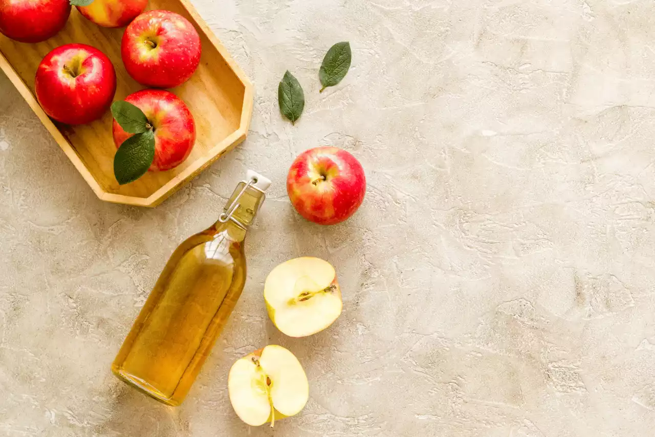 elmalarla birlikte elma sirkesi
