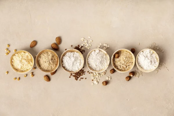 Farklı kaselerde glutensiz un çeşitleri