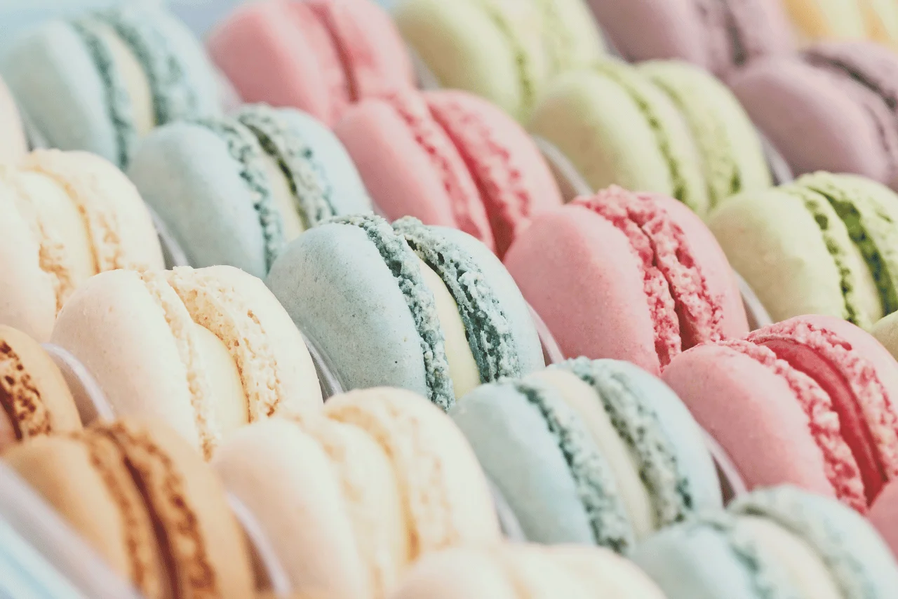 Fransız mutfağına ait renkli makaron tatlısı