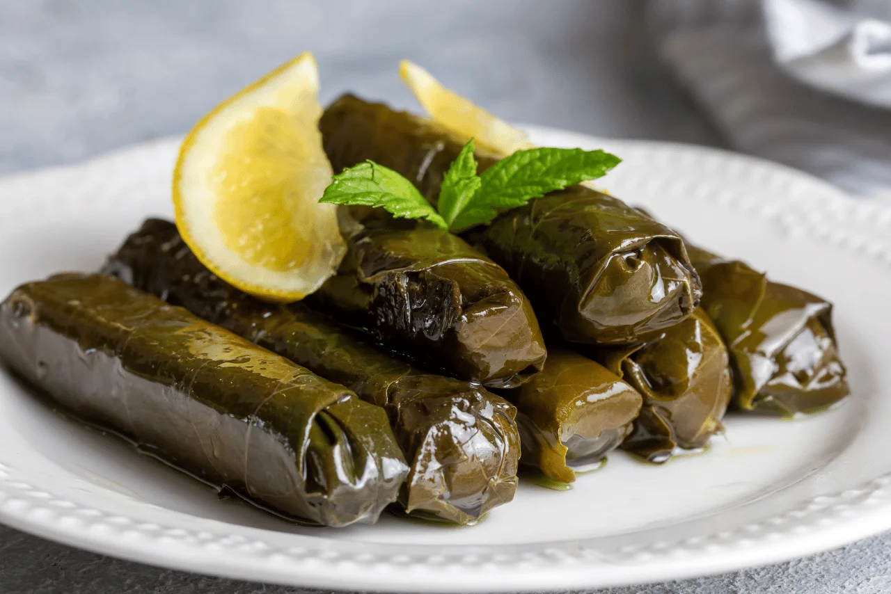 bir tabak yaprak sarma