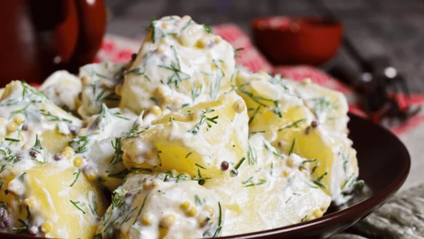 Değişik patates salataları